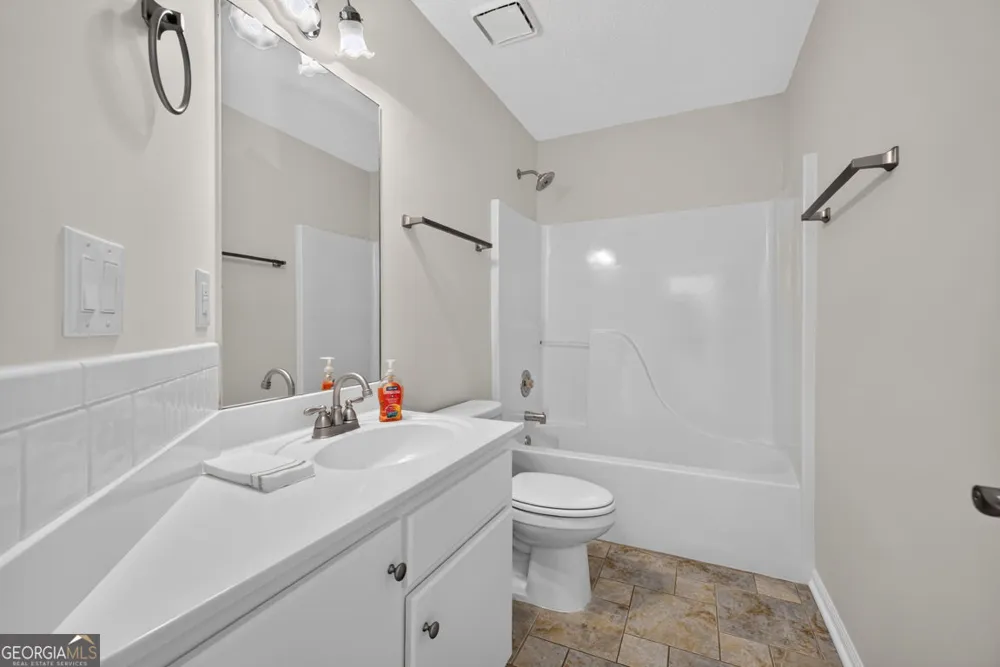 1975 Watercrest CIR Lawrenceville, GA 30043