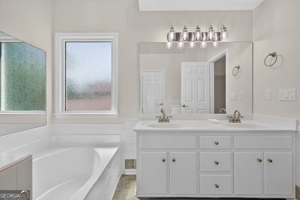 1975 Watercrest CIR Lawrenceville, GA 30043