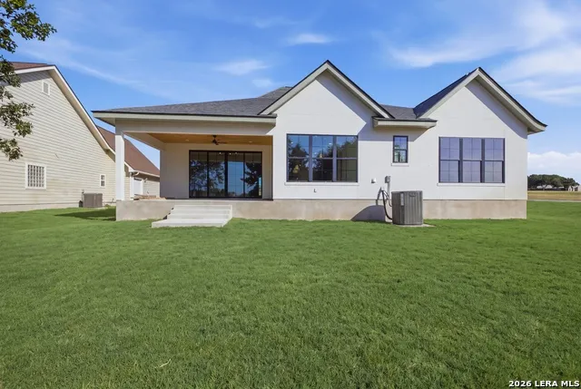 186 SPRING CREEK CIR Bandera, TX 78003