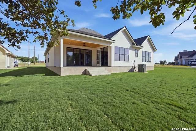 186 SPRING CREEK CIR Bandera, TX 78003