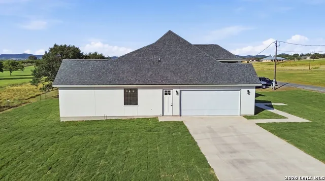 186 SPRING CREEK CIR Bandera, TX 78003
