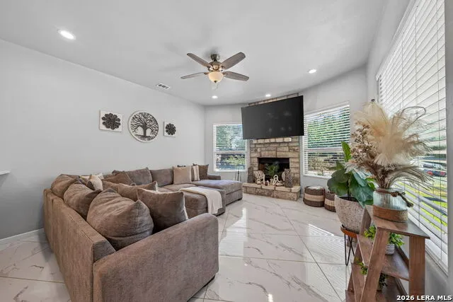 124 County Road 2662 Devine, TX 78016