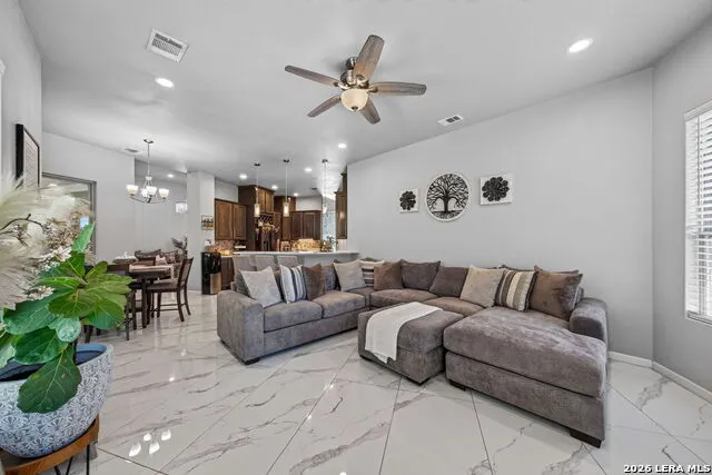 124 County Road 2662 Devine, TX 78016