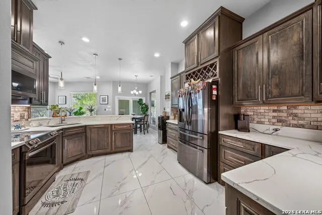 124 County Road 2662 Devine, TX 78016