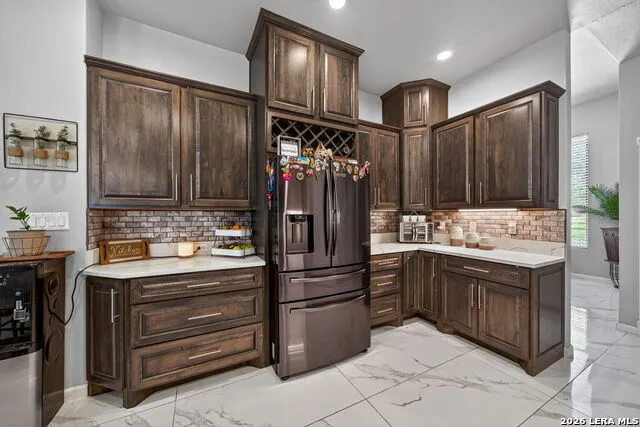 124 County Road 2662 Devine, TX 78016