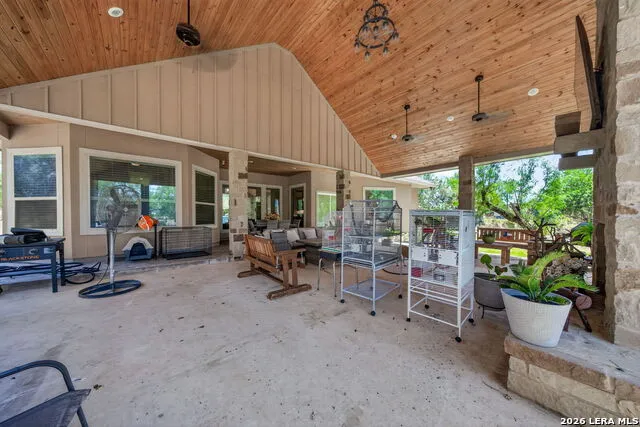 124 County Road 2662 Devine, TX 78016