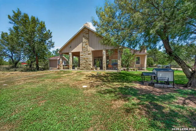 124 County Road 2662 Devine, TX 78016