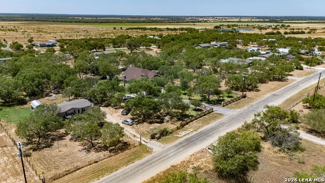 124 County Road 2662 Devine, TX 78016