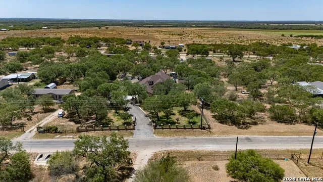 124 County Road 2662 Devine, TX 78016