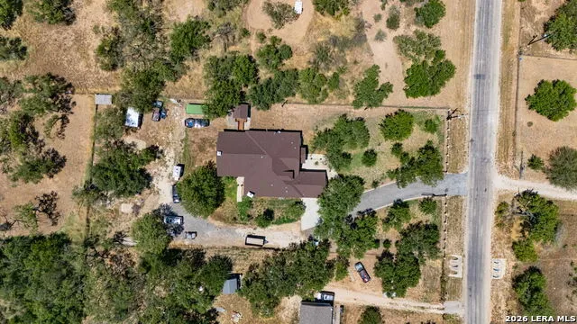 124 County Road 2662 Devine, TX 78016