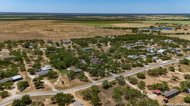 124 County Road 2662 Devine, TX 78016