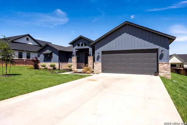 116 Woodbridge Dr La Vernia, TX 78121