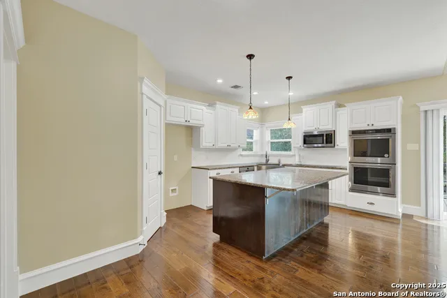 204 FALLING HLS New Braunfels, TX 78132