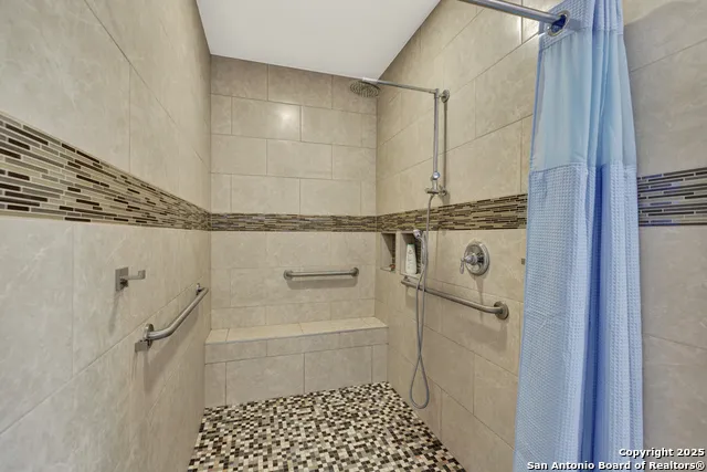 204 FALLING HLS New Braunfels, TX 78132