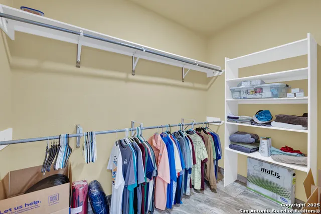 204 FALLING HLS New Braunfels, TX 78132