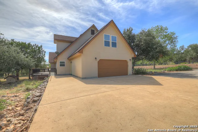 204 FALLING HLS New Braunfels, TX 78132