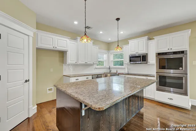 204 FALLING HLS New Braunfels, TX 78132