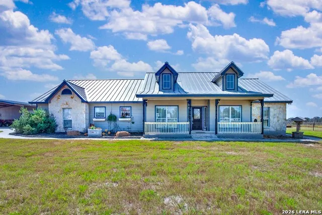 247 S Palo Alto Dr Floresville, TX 78114