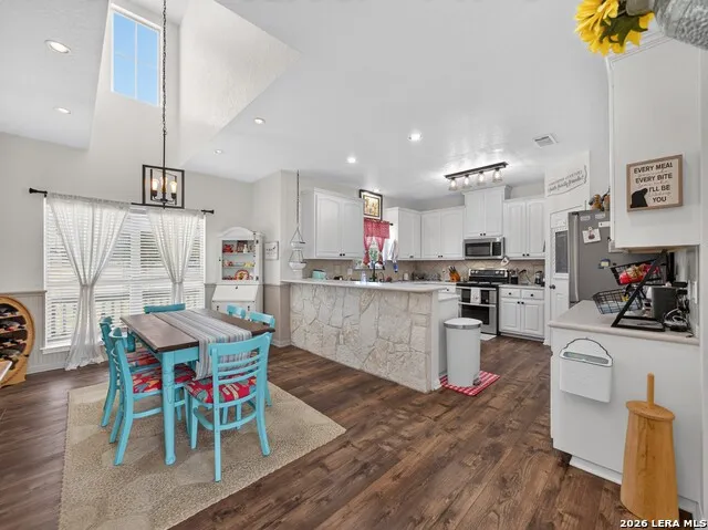 247 S Palo Alto Dr Floresville, TX 78114
