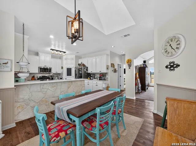247 S Palo Alto Dr Floresville, TX 78114