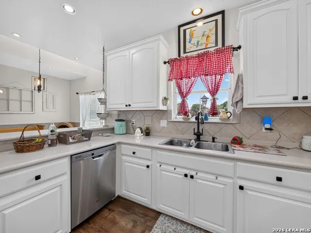 247 S Palo Alto Dr Floresville, TX 78114