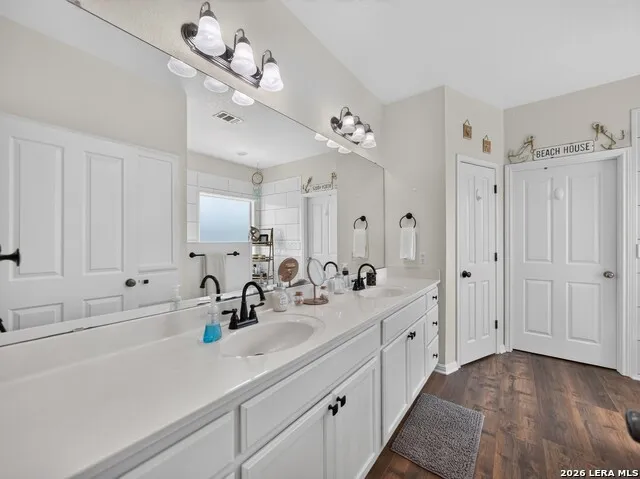 247 S Palo Alto Dr Floresville, TX 78114