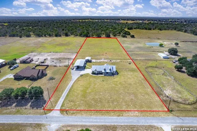 247 S Palo Alto Dr Floresville, TX 78114
