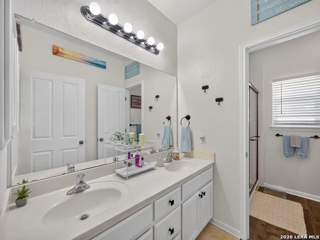 247 S Palo Alto Dr Floresville, TX 78114