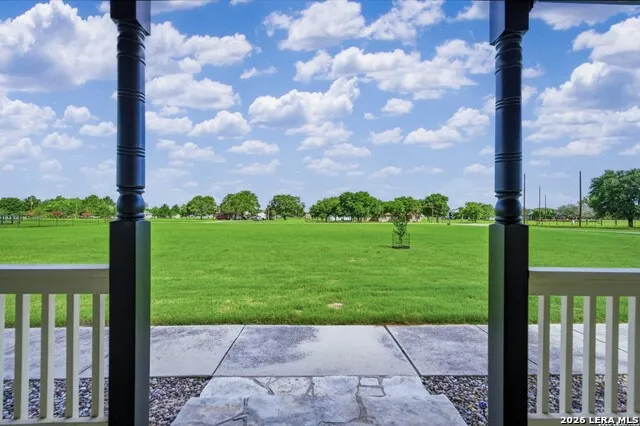 247 S Palo Alto Dr Floresville, TX 78114