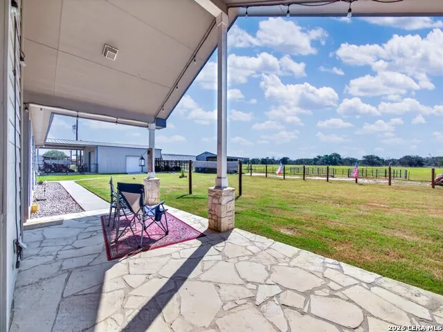 247 S Palo Alto Dr Floresville, TX 78114