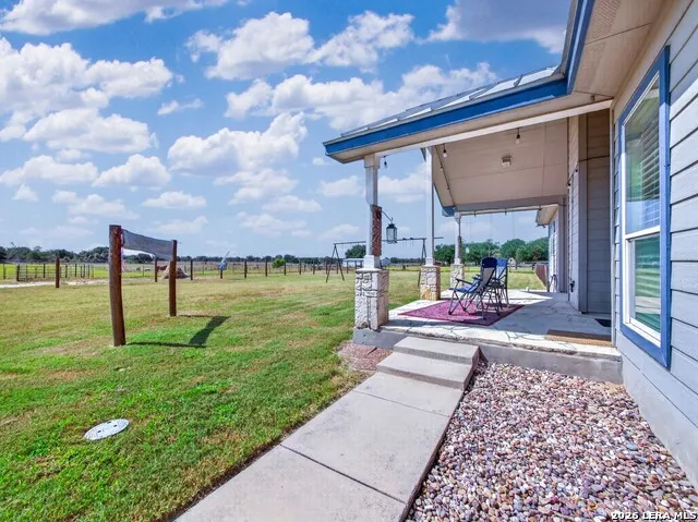 247 S Palo Alto Dr Floresville, TX 78114