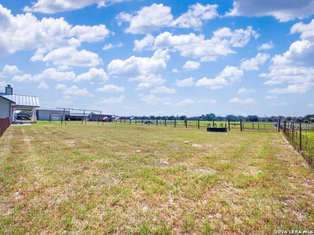 247 S Palo Alto Dr Floresville, TX 78114