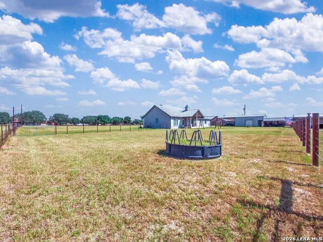 247 S Palo Alto Dr Floresville, TX 78114