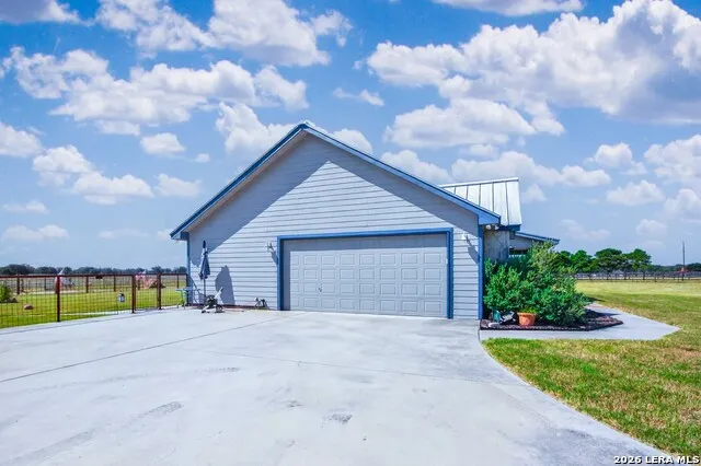 247 S Palo Alto Dr Floresville, TX 78114