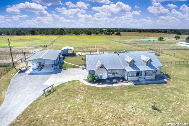 247 S Palo Alto Dr Floresville, TX 78114