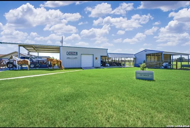 247 S Palo Alto Dr Floresville, TX 78114