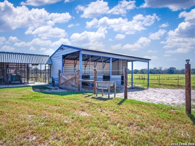 247 S Palo Alto Dr Floresville, TX 78114