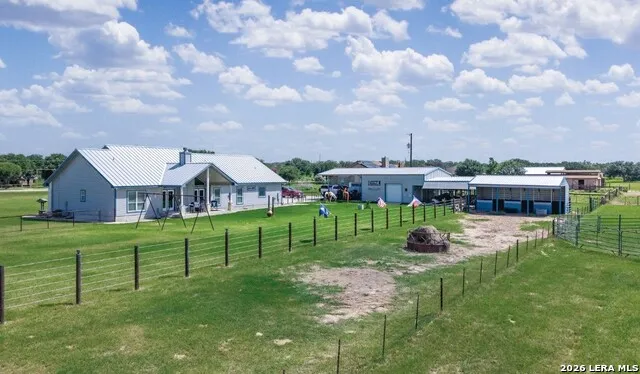 247 S Palo Alto Dr Floresville, TX 78114