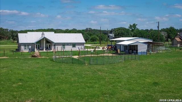 247 S Palo Alto Dr Floresville, TX 78114