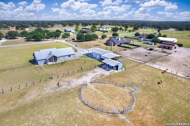 247 S Palo Alto Dr Floresville, TX 78114