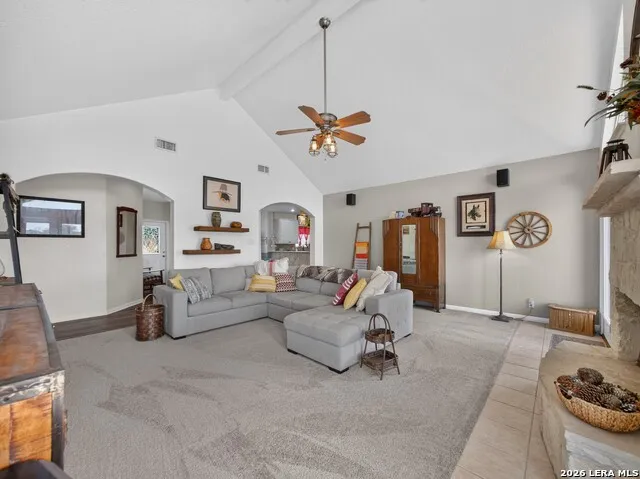 247 S Palo Alto Dr Floresville, TX 78114
