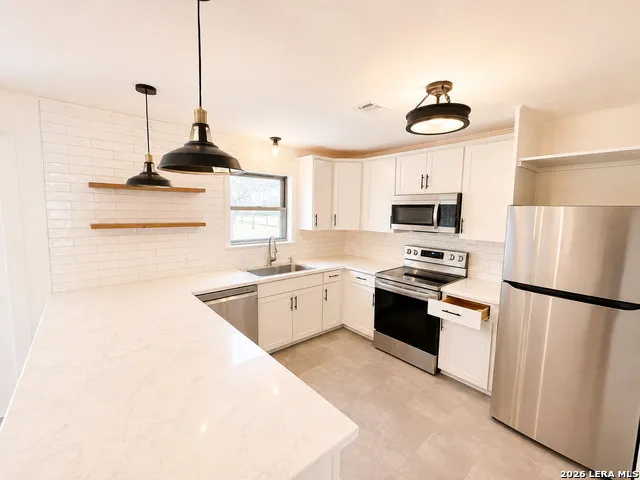 445 Granada Dr New Braunfels, TX 78130