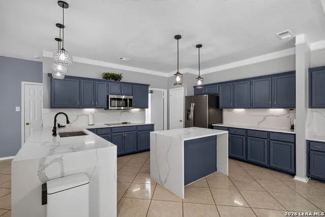6207 SPRING VLY San Antonio, TX 78247