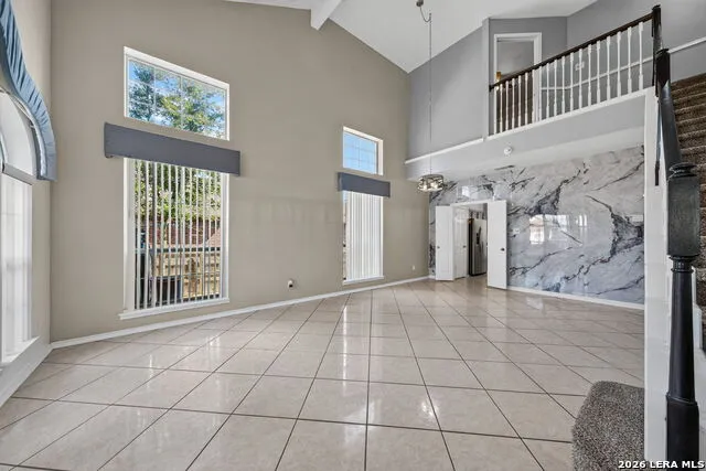 6207 SPRING VLY San Antonio, TX 78247