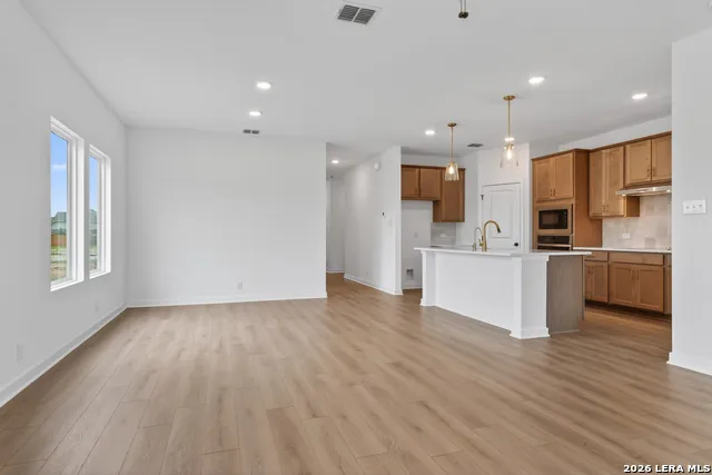 167 Peeps Ct. Adkins, TX 78101