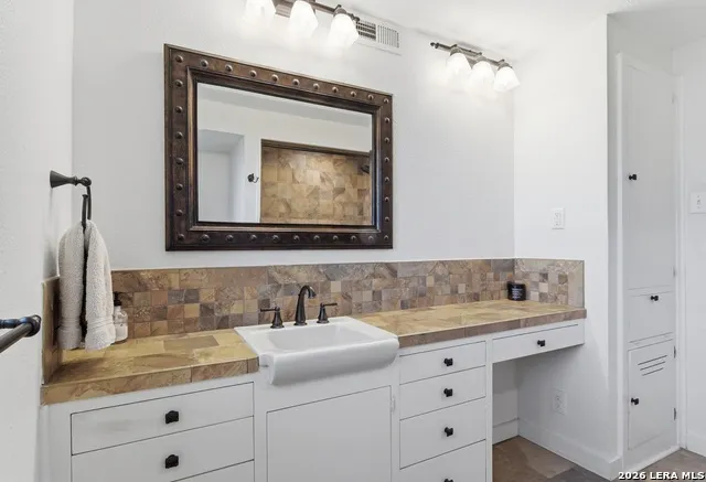 1105 Park Uvalde, TX 78801