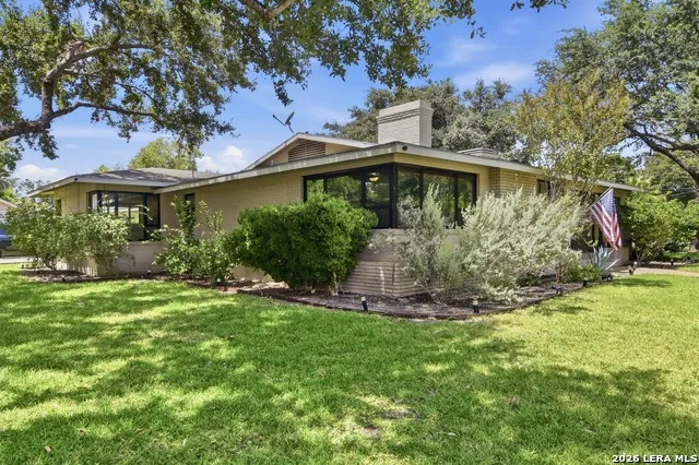 1105 Park Uvalde, TX 78801