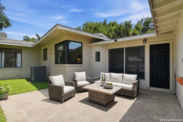 1105 Park Uvalde, TX 78801