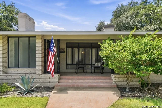 1105 Park Uvalde, TX 78801