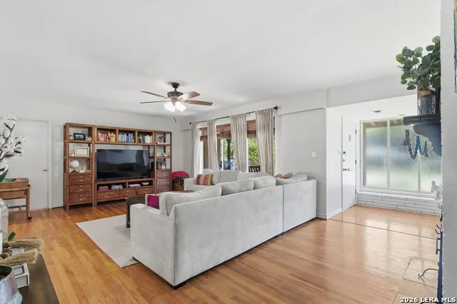 1105 Park Uvalde, TX 78801